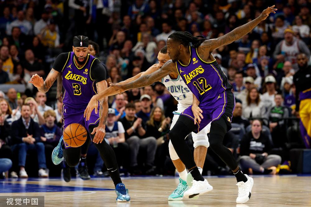 他利用自己 他利用自己