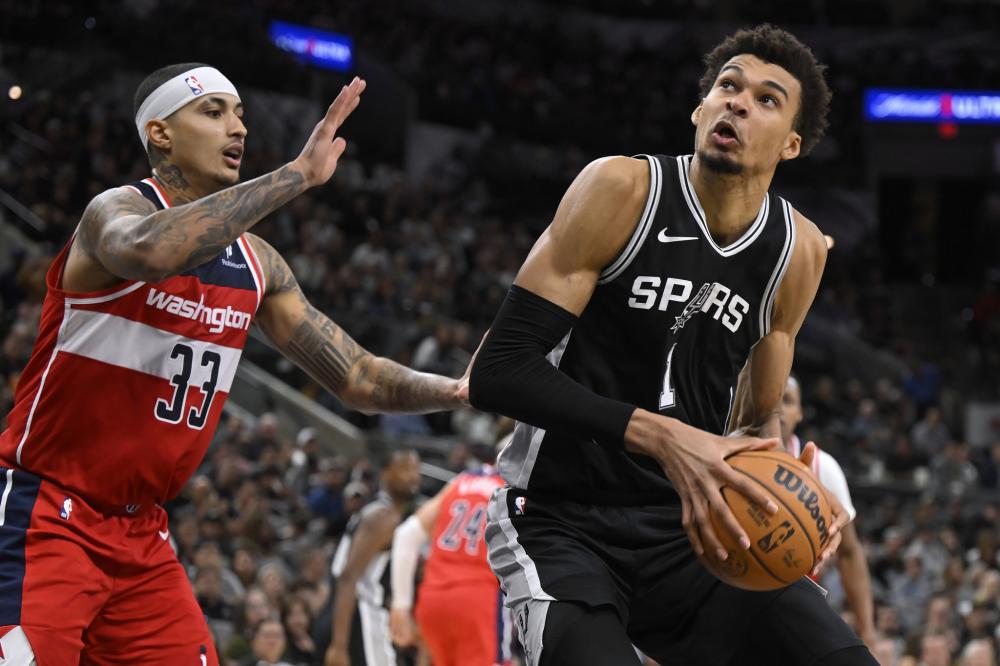 曼城再次展 曼城再次展